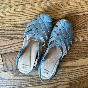 **NEW!!!** Earth Origins - Berri Woven Casual Round Toe Slip-on Sandals